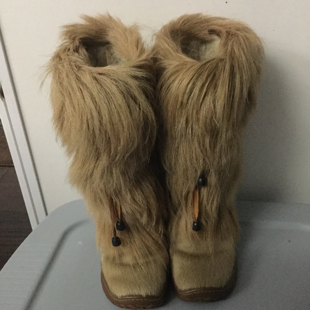 Papar fur boots  size 5